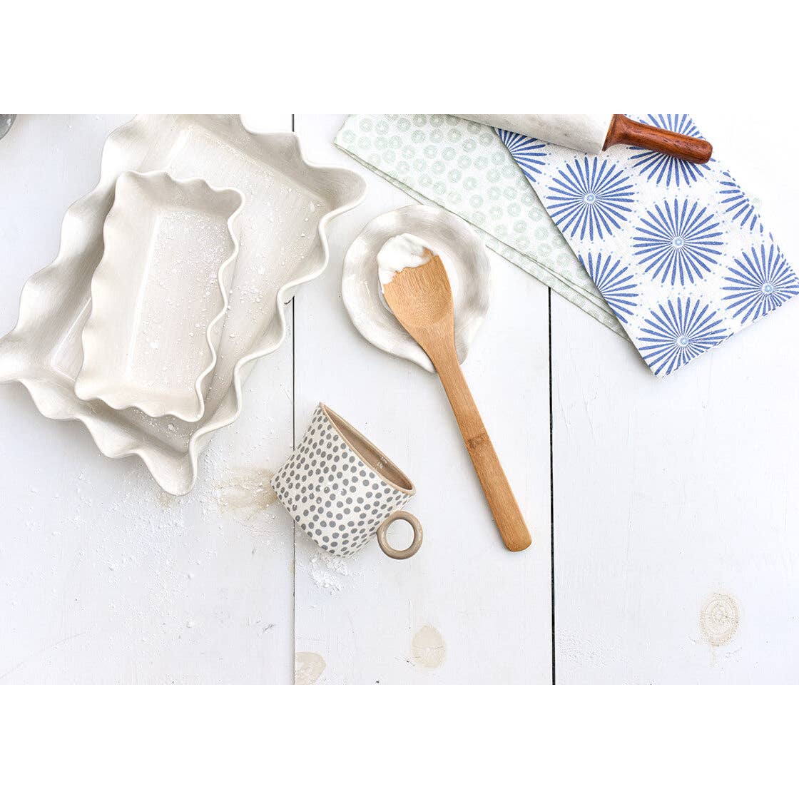 Signature Ruffle Spoon Rest White