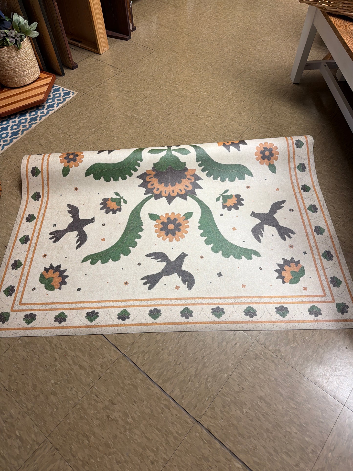 Vinyl Williamsburg Applique Wild Bees Song