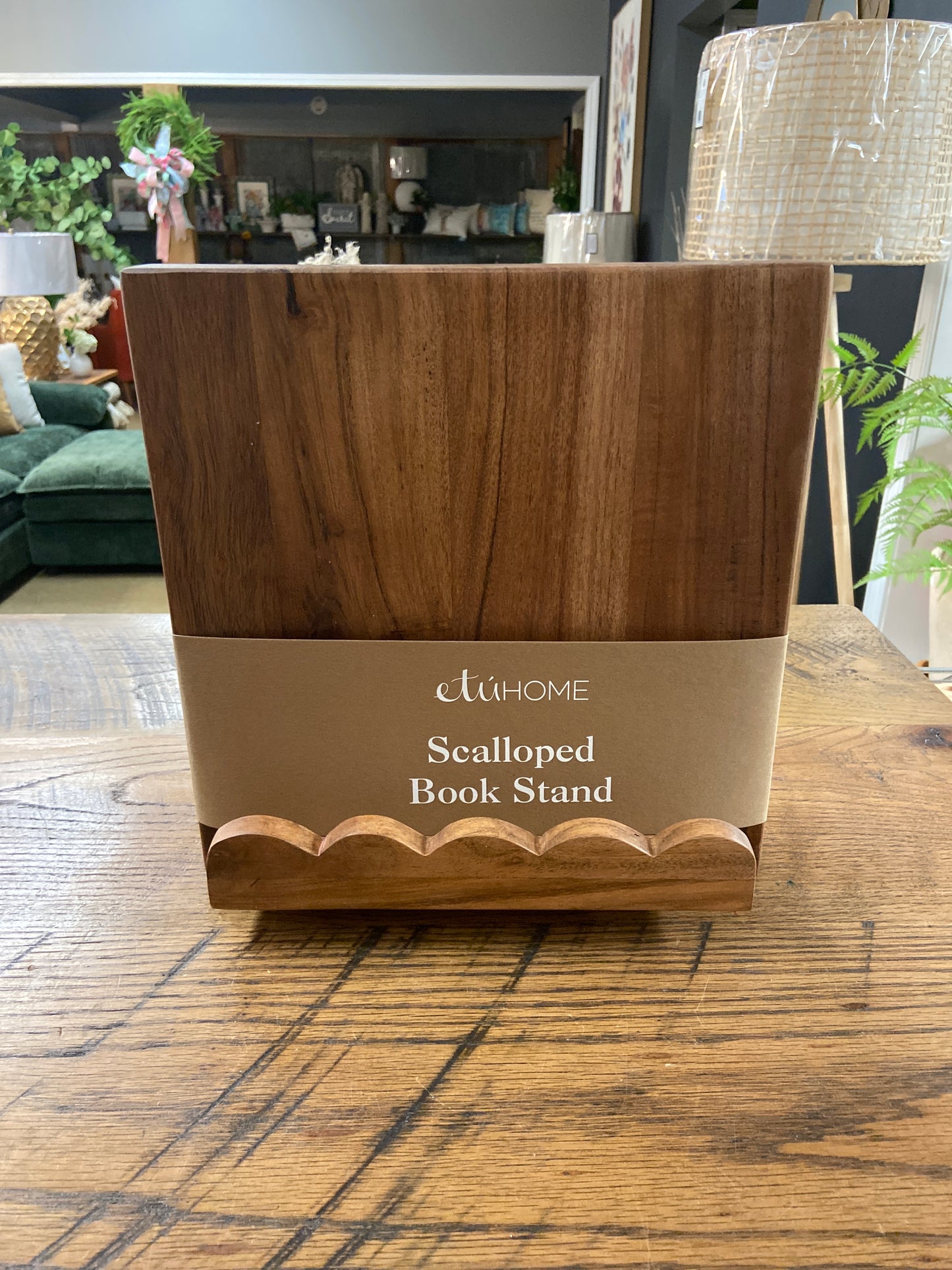 Scalloped WoodBook Stand, Natural