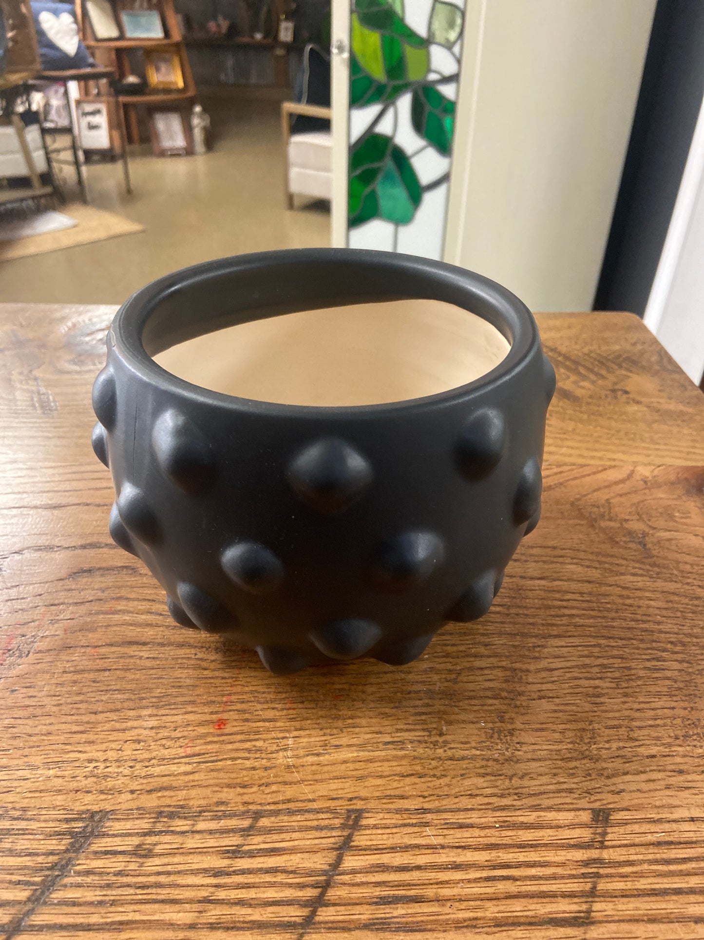 DF7202 - 6 1/2 " Round Terra-cotta Planter w Dots Black (1)