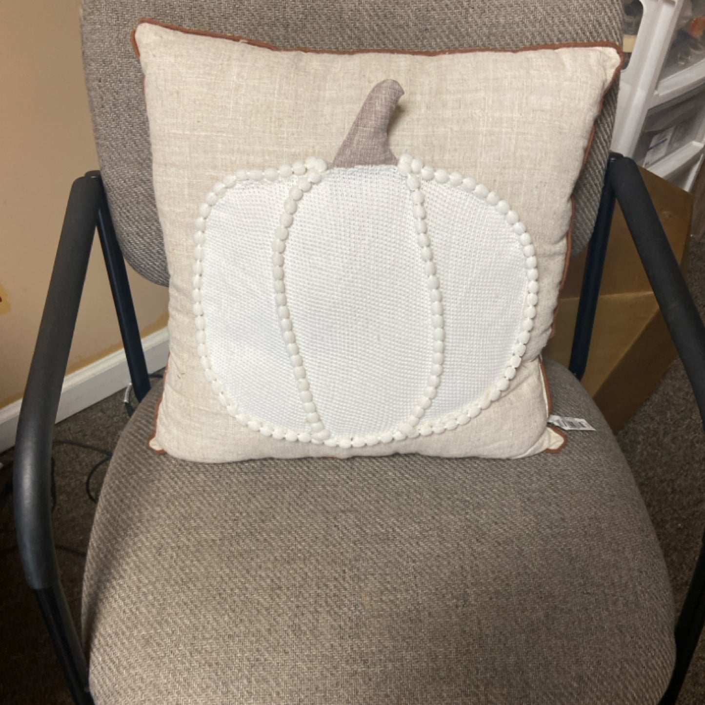 6 42107A-KK 16" Square Pom Pom pillow w white Knit