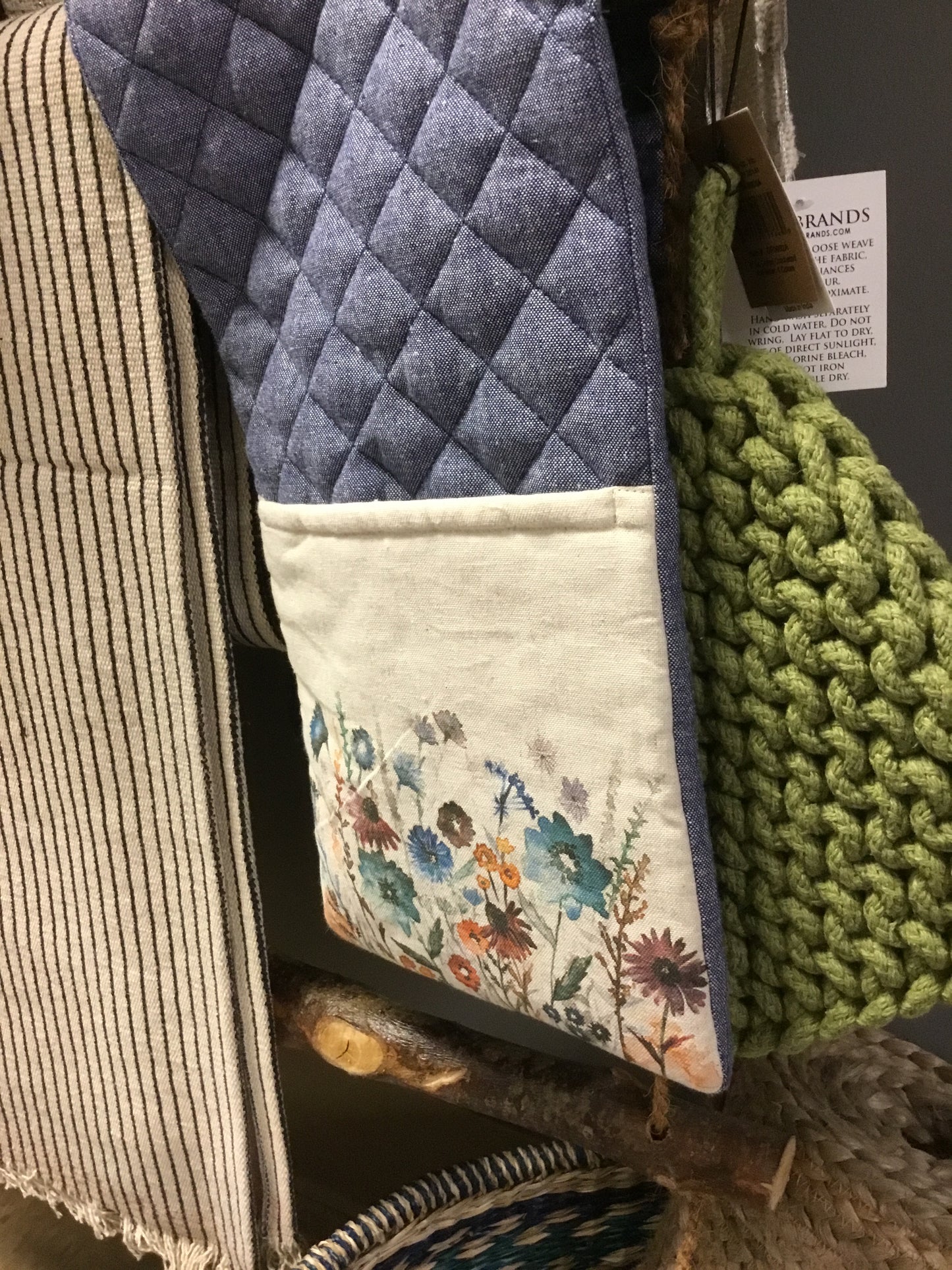 1004180419-DEM Floral Double Oven Mitt