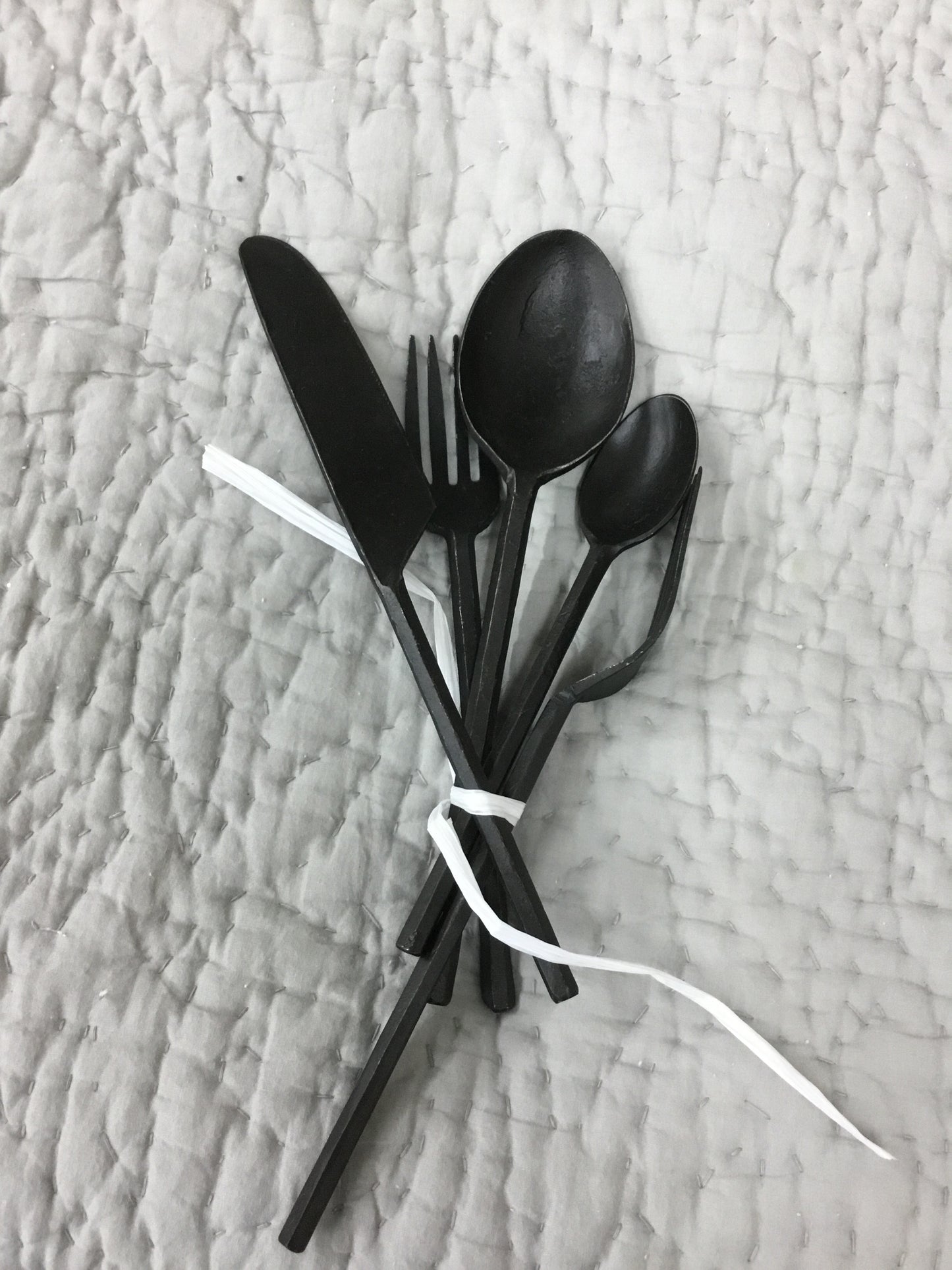 Eaw06200 Ph Black Iron Cutlery Set