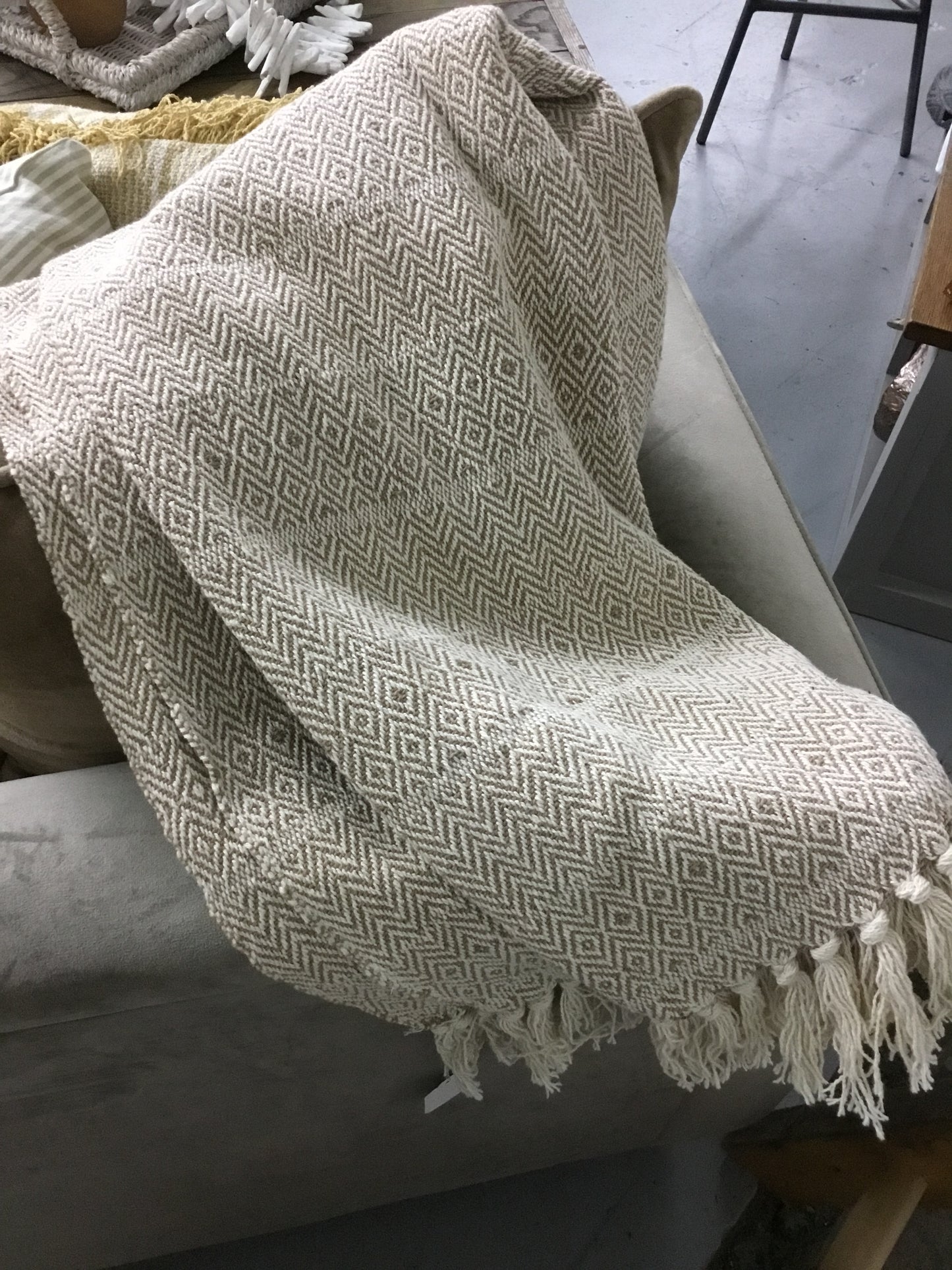 6 8728 Hand Loomed Cotton Throw Taupe Diamond
