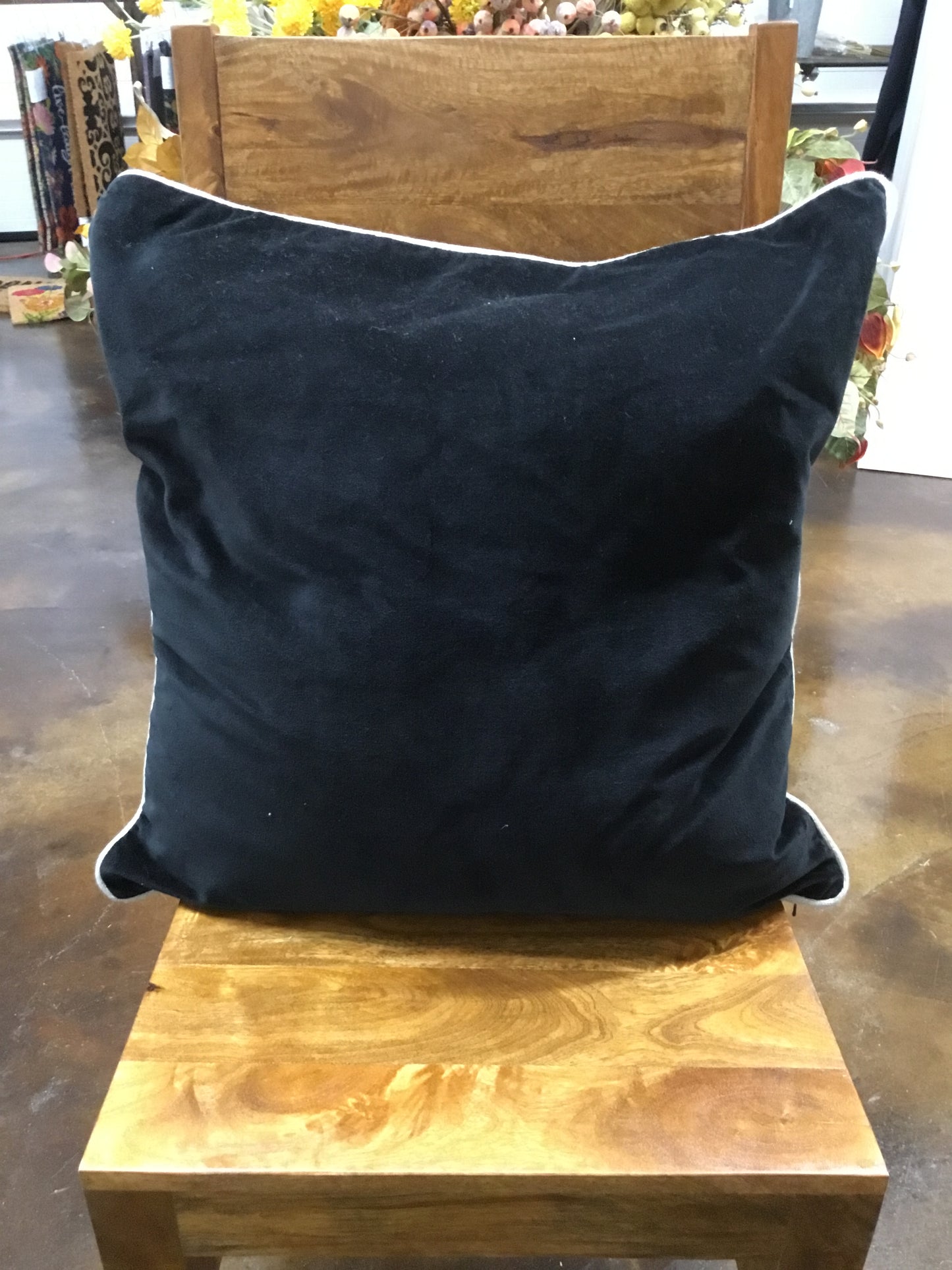 6 V250079 SLD Heirloom Velvet Black