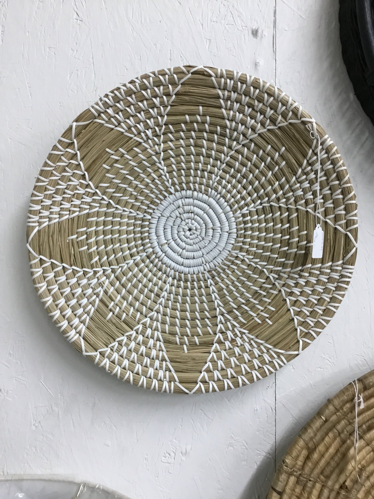 1004540106-DEM White Woven Wall Baskets 3 Sizes