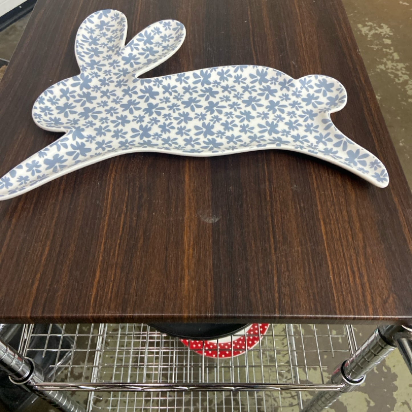 G19368 Leaping Bunny Platter (25)