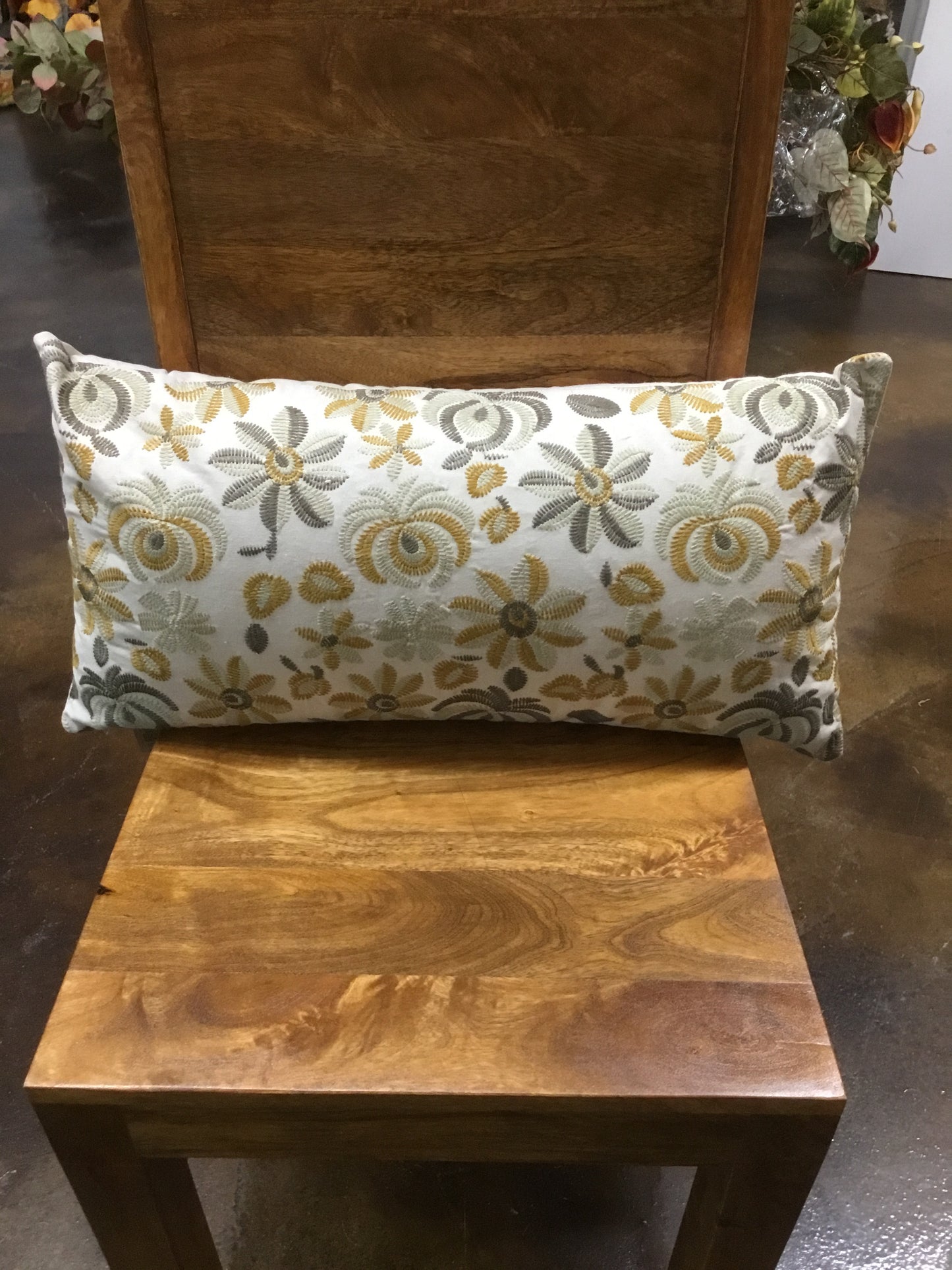 6 Df5737-Cc Cotton Embroidered Pillow