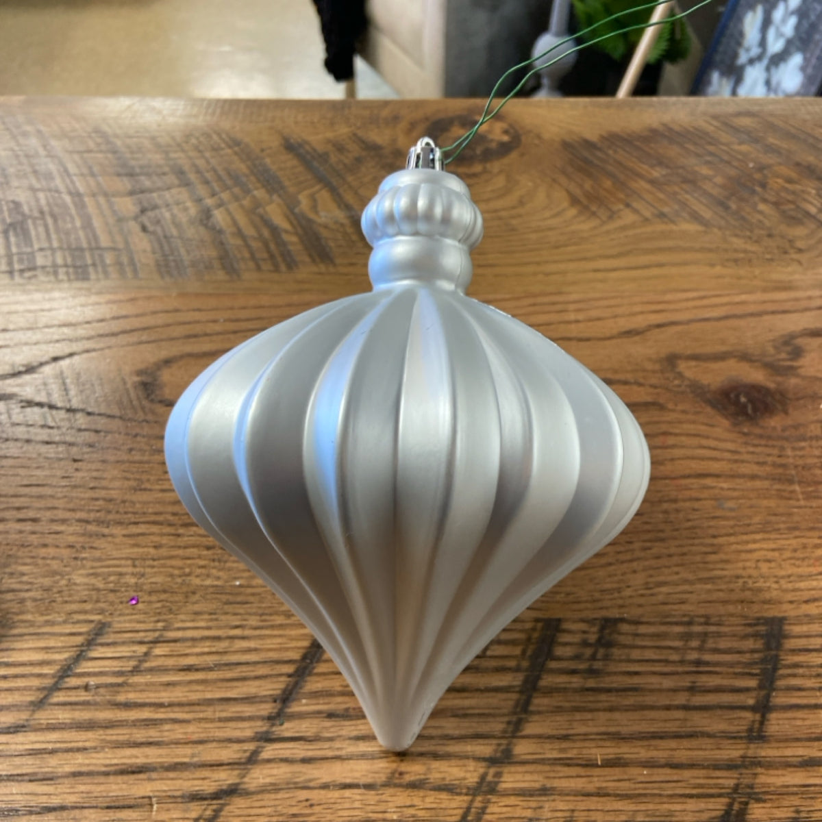 6 13692 Silver Ornaments