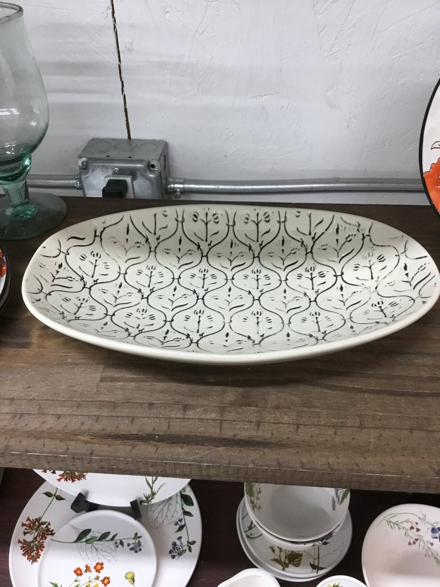 Df4205-Cc Hand Stamped Stoneware Black & Cream