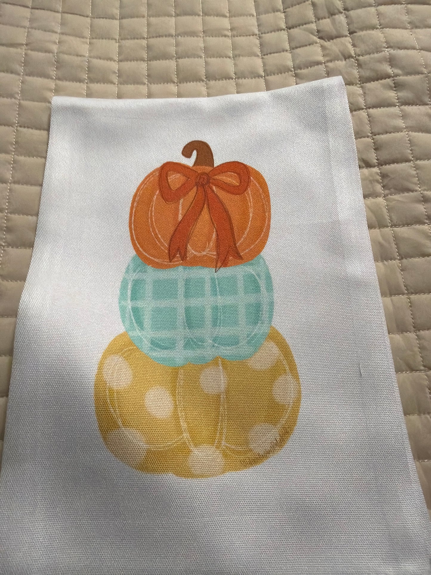 Trio Pumpkin Stack w Bow Tea Towel