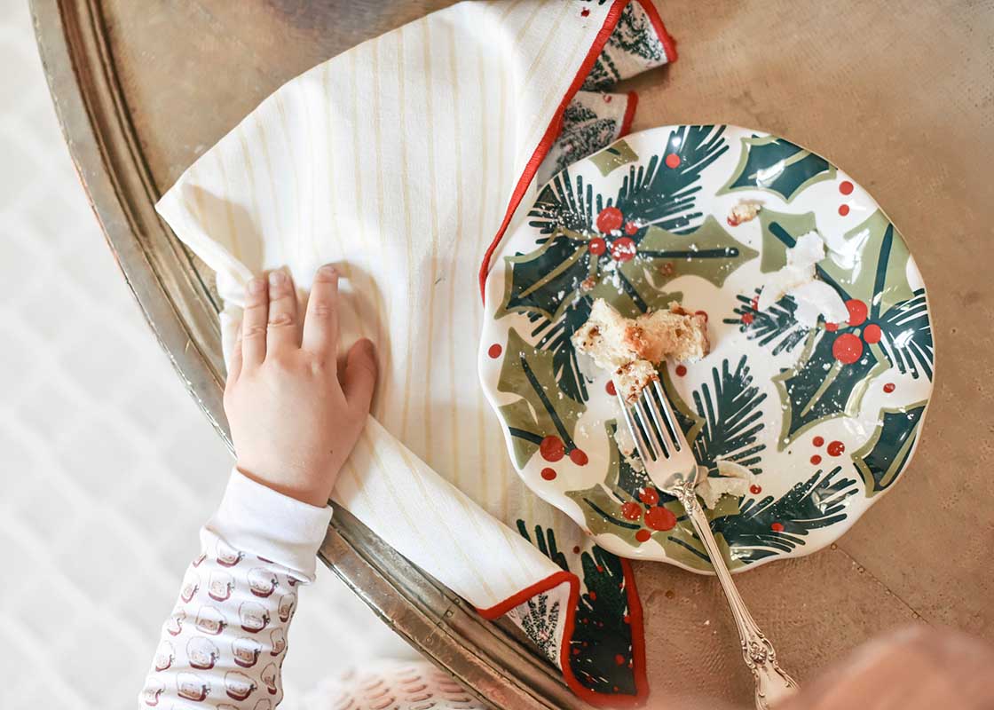 Balsam And Berry Holly Ruffle Plate