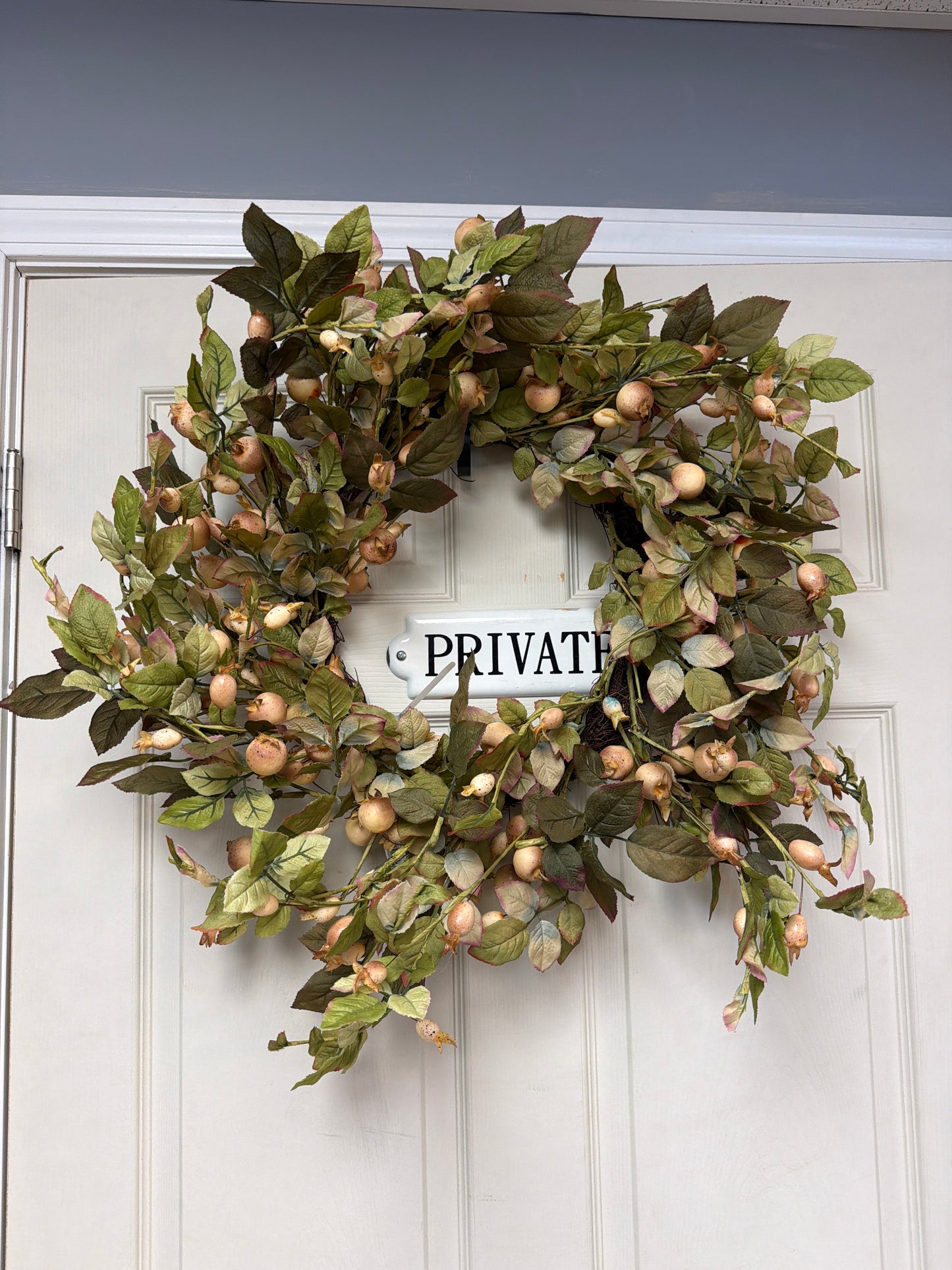 40959A-Kk 28" Cream Berry Wreath W Olive Leaves