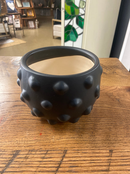 DF7202 - 6 1/2 " Round Terra-cotta Planter w Dots Black (1)