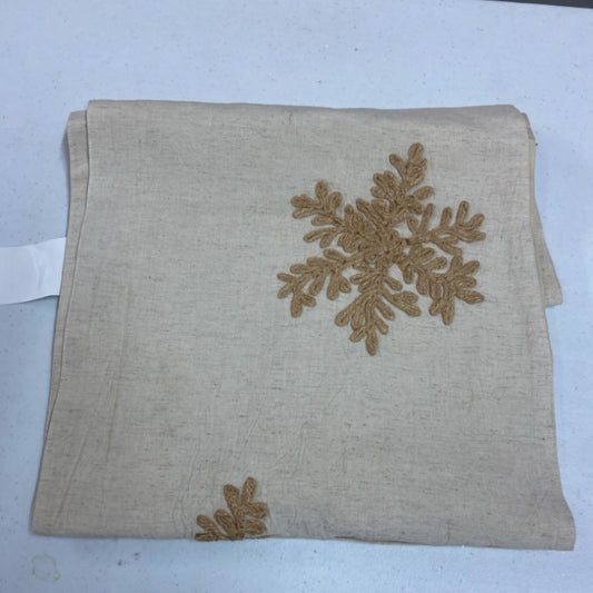 6 QTX17404 Pillow