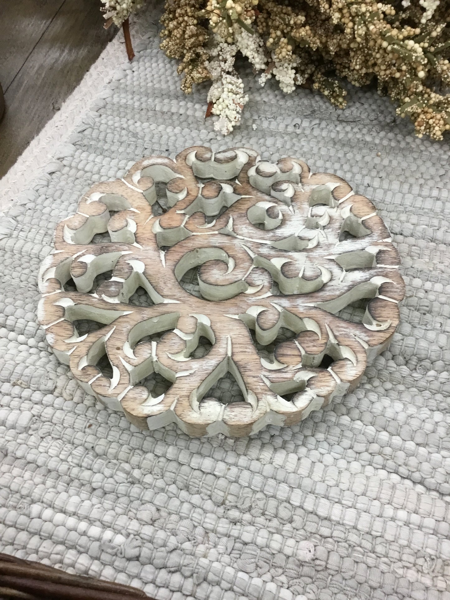 5113 Whitewashed Vine Trivet-Rr