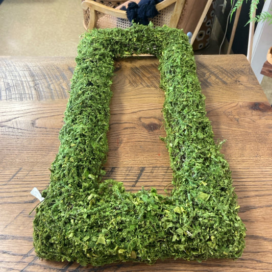 G1-8785 25" rectangular moss wreath