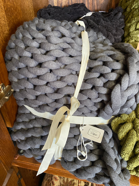 6 70021 Chunky Knitted Throw charcoal.     (25)