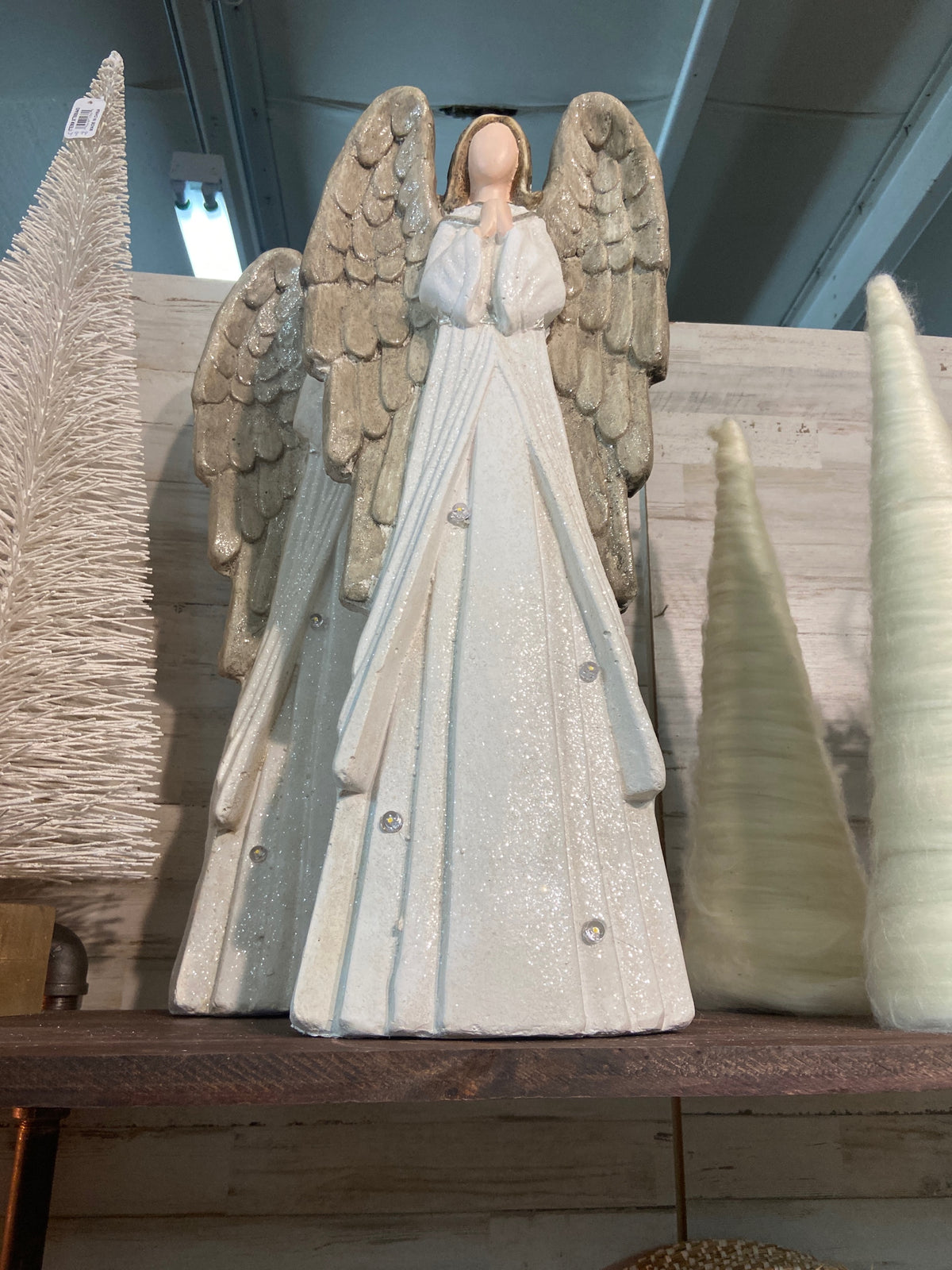6 XN054145 Led Lighted Praying Angel