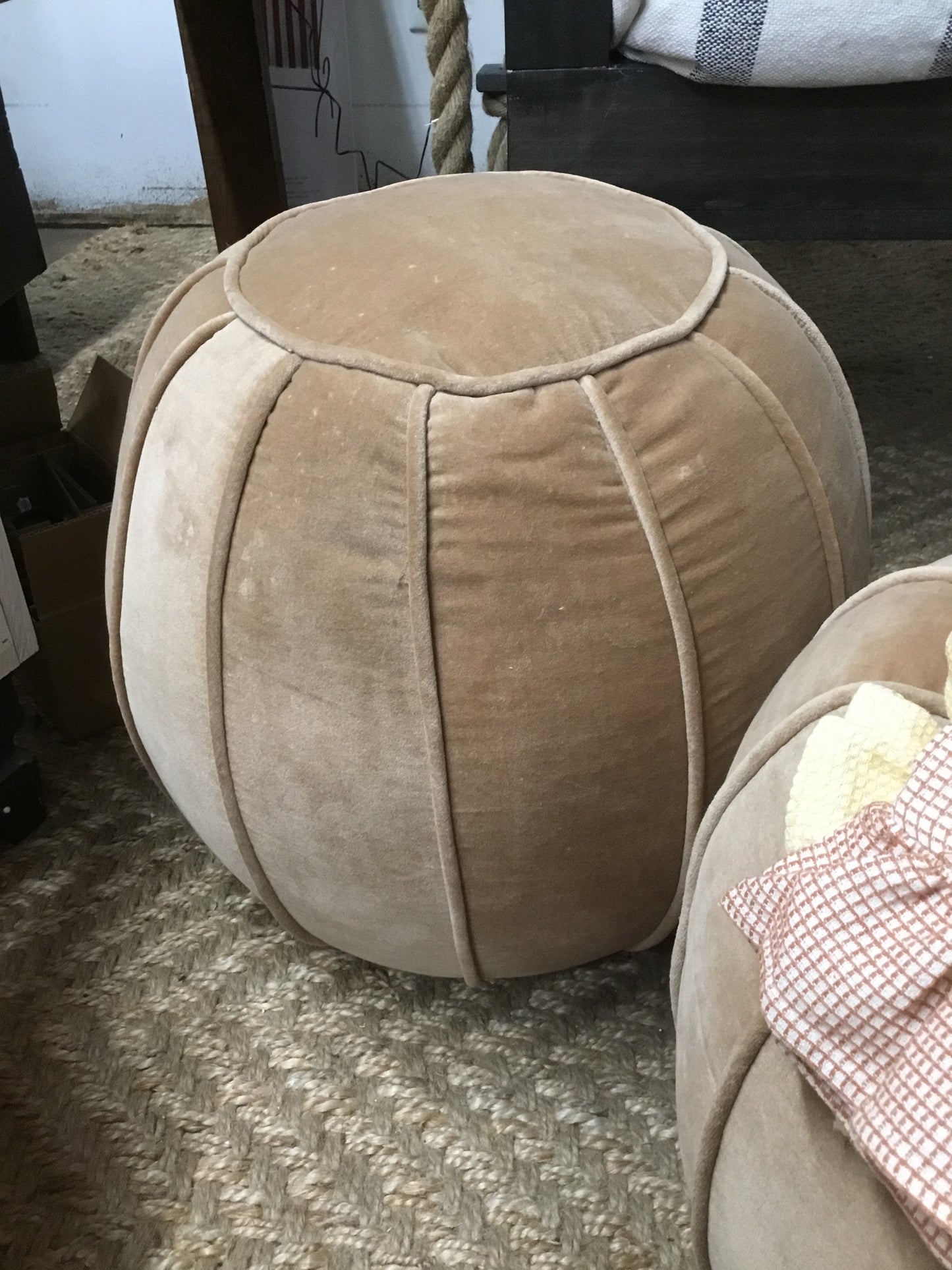 Df5230-CC 18"x 16" Cotton Velvet Pouf Brown