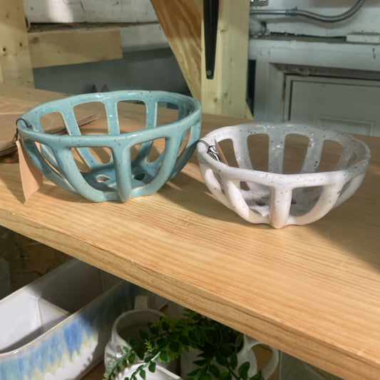 Df4904-Cc Stoneware Baskets 2 Sizes