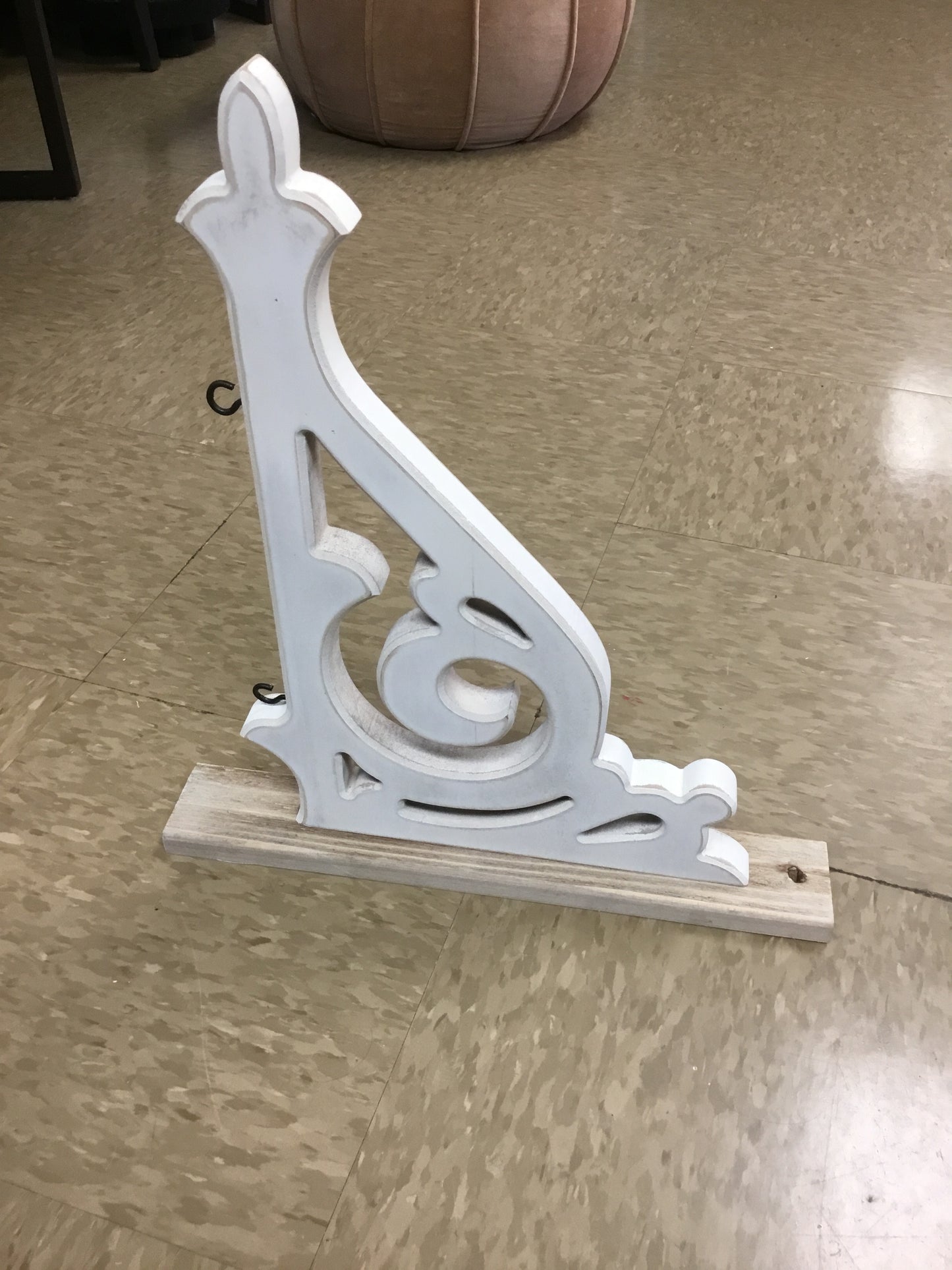 14589A 17" Architectural Wood Arrow Holder
