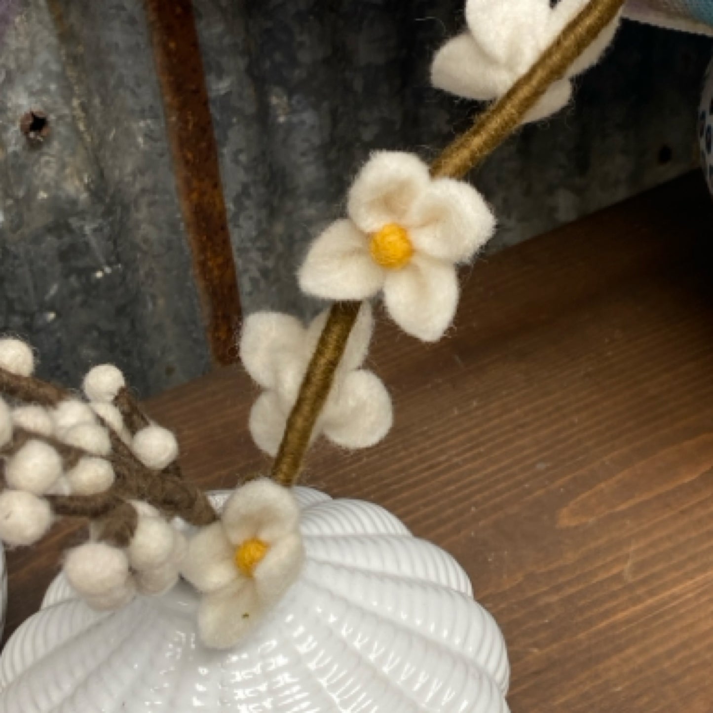 12325 Mini Branch w White Berries    (25)