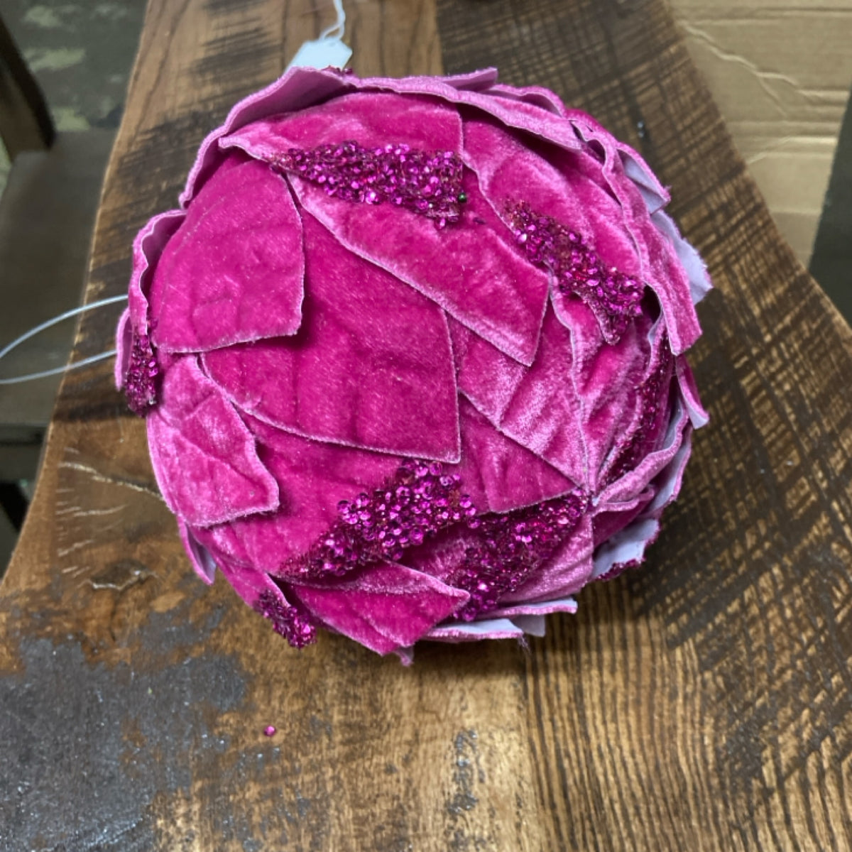 6 XO091243 Velvet Leaf Ball