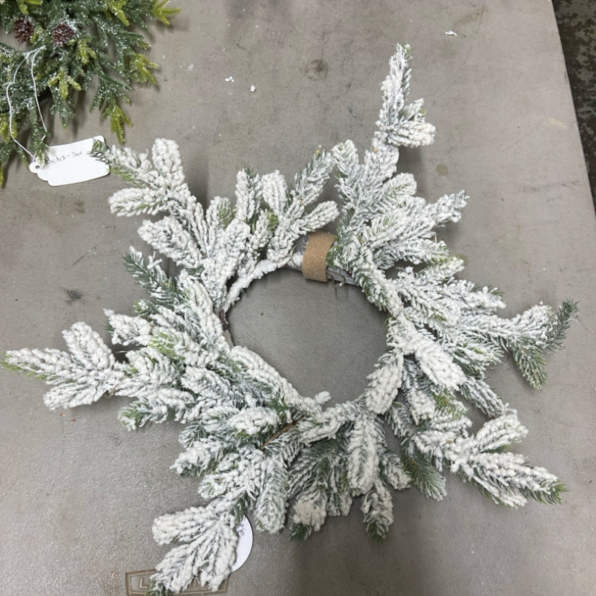 6 2020220276-DEM Lit Evergreen Frosted Wreath