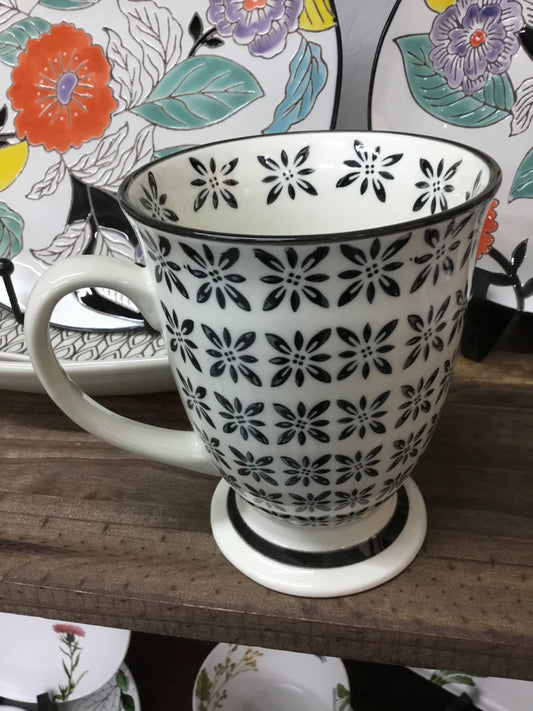 Eaw00132 Nordon Pattern Footed Mug
