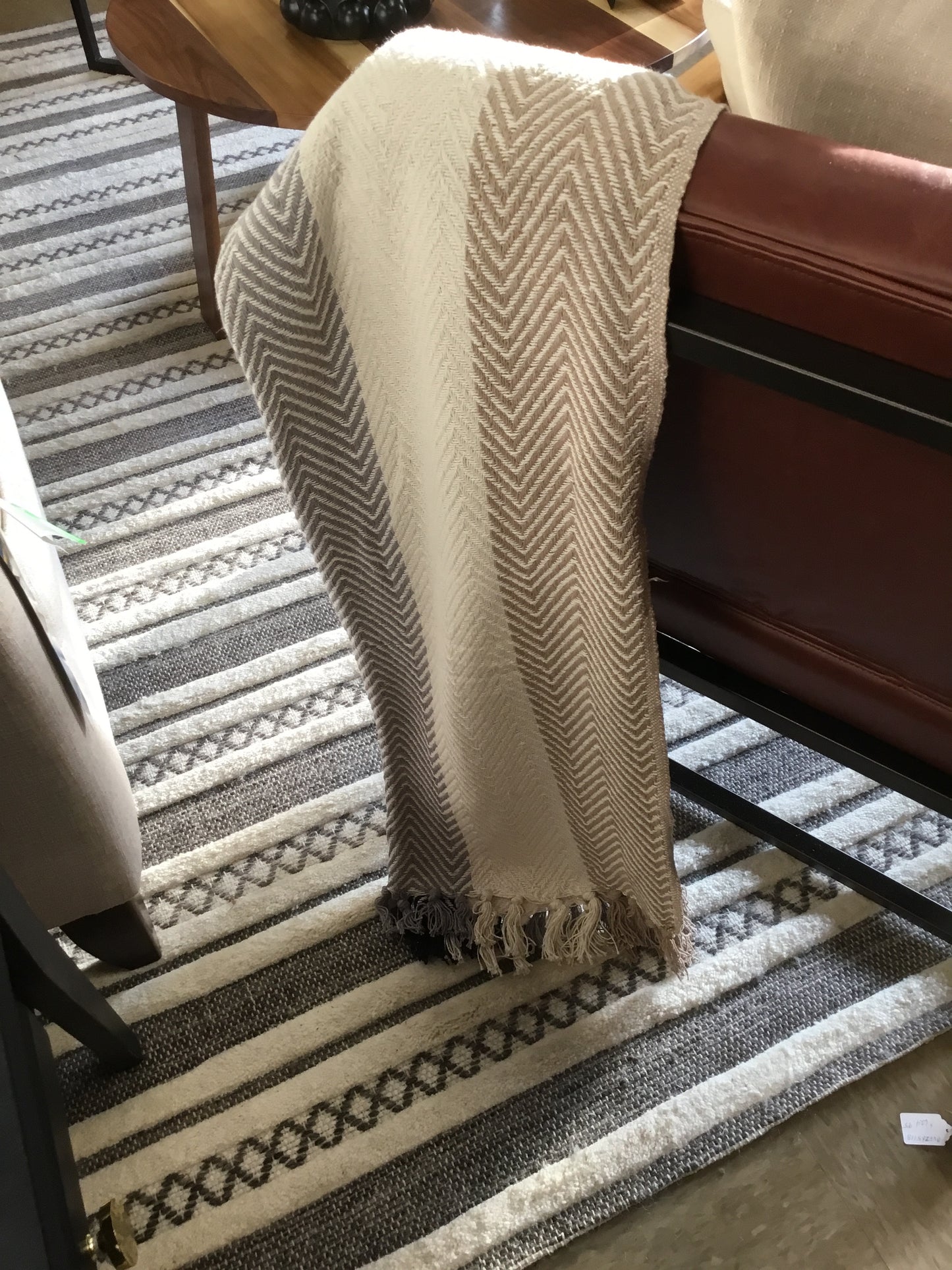 6 53535 Chevron Pattern Handloomed Throw w/Fringe TC