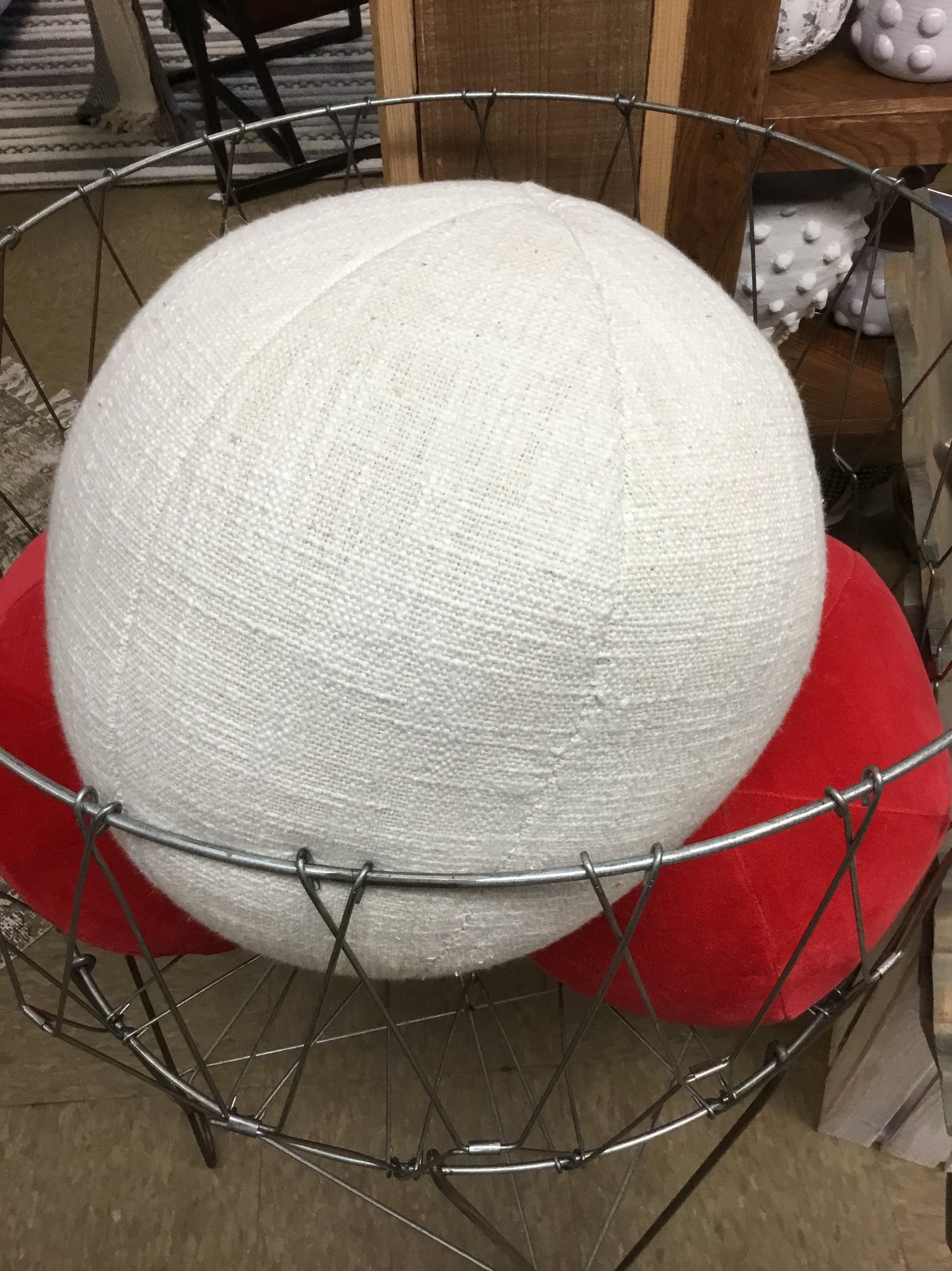 6 Df5457-CC 10" Round Orb Pillow