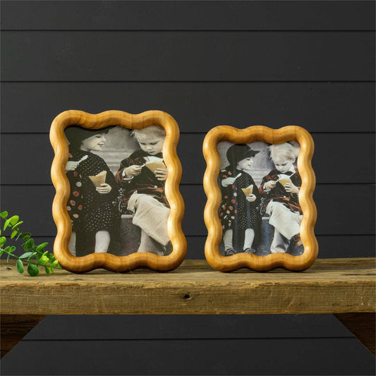 Wavy Edge Wood Photo Frames  (2 sizes)      (25)