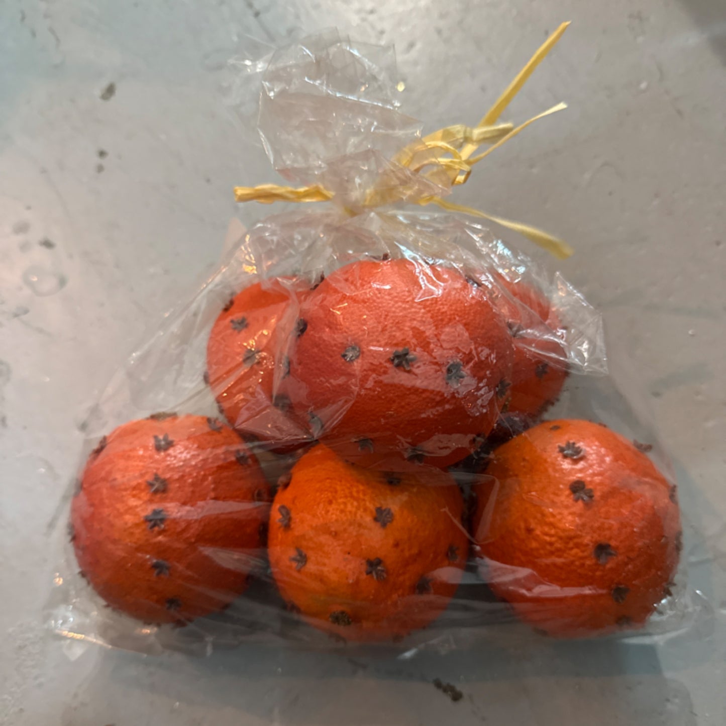 6 4002263-Raz Bag Of Pomanders