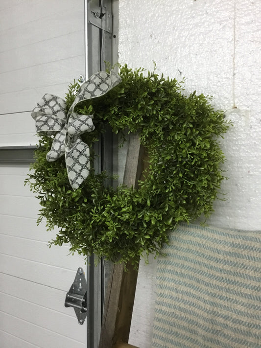 Dc21286-Fa 22" Wispy American Boxwood Wreath