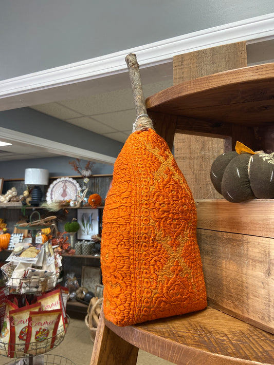F-10 Tall Standing Pumpkin Raggidy Edges      (25)