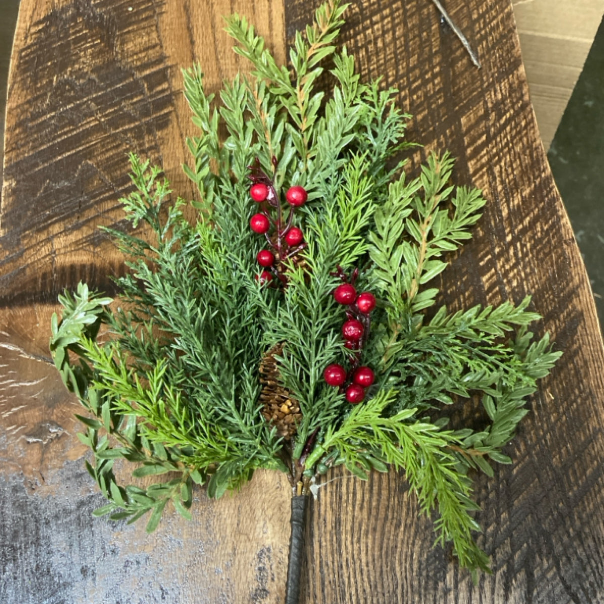 6 18" Mix Pine w Berry