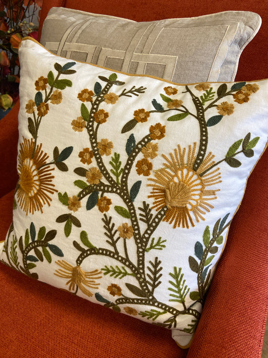 6 16150 16" White Square Pillow        (25)