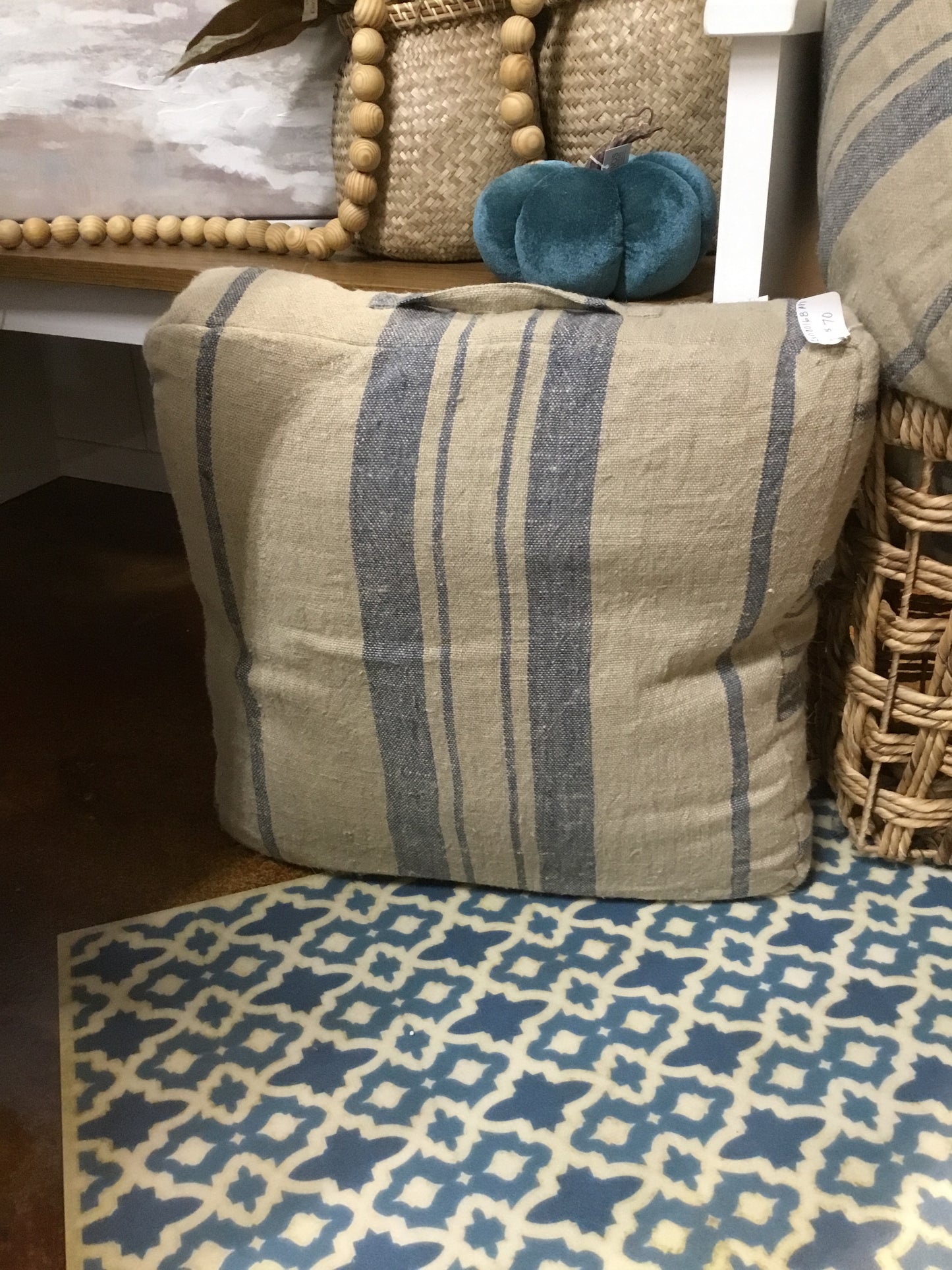 6 Exn00168-Phc Linen Floor Cushion With Handle