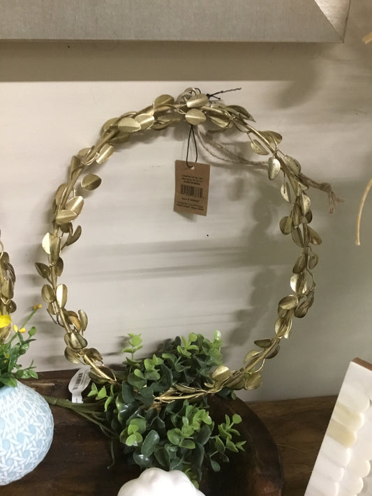 XM9467-CC 10.75x 13.25 Oval Metal Wreath W Brass Finish