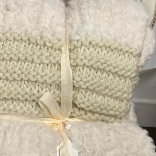 6 01226 Plush Knit Throw ivory.     (25)