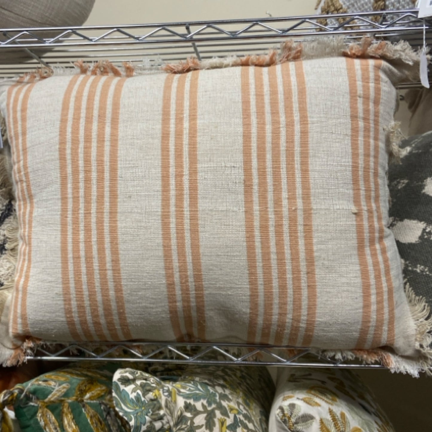 6 FTEX1146 Pillow.     (25)
