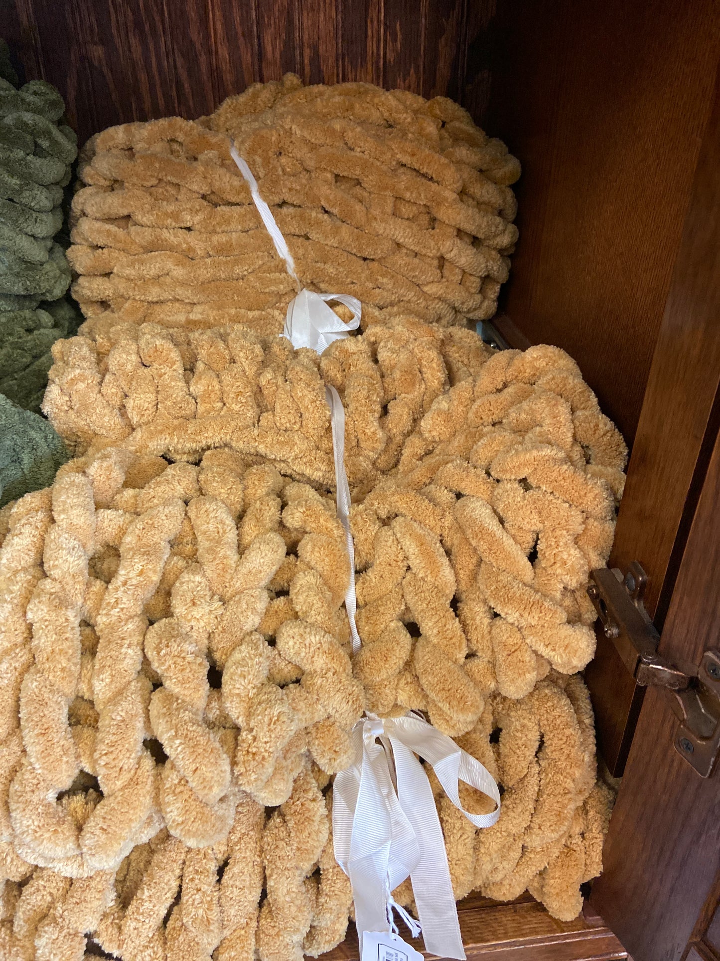 6 Chenille Knitted Throw Gold     (25)