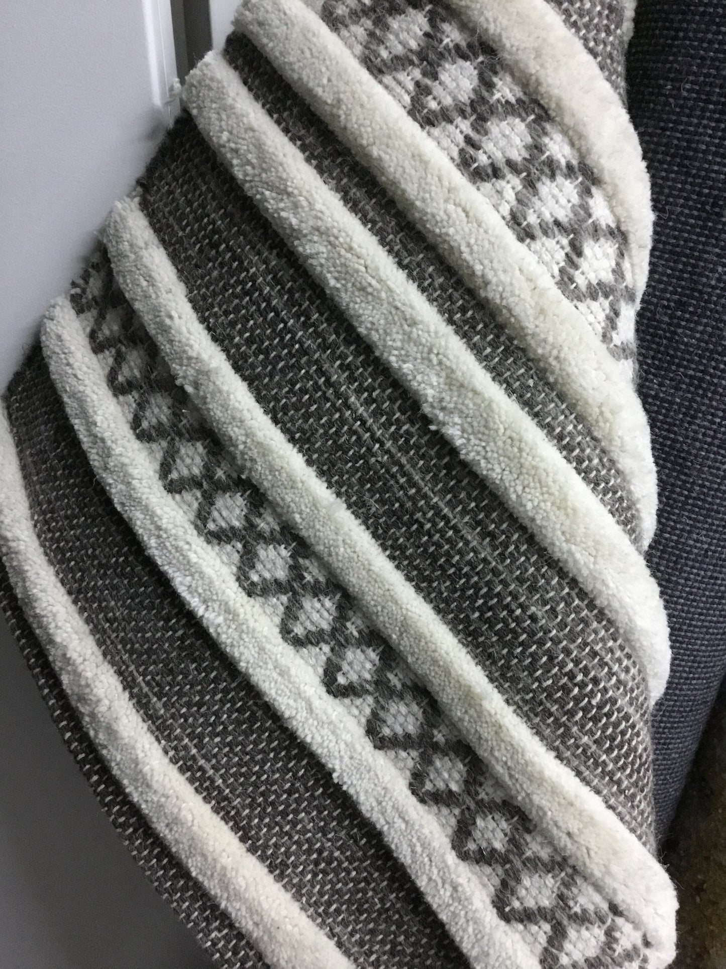 06165 Textured Striped Pattern Wool Rug 5x8