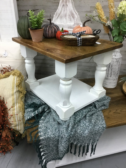 Etrlot End Table With Oak Top And Round Legs