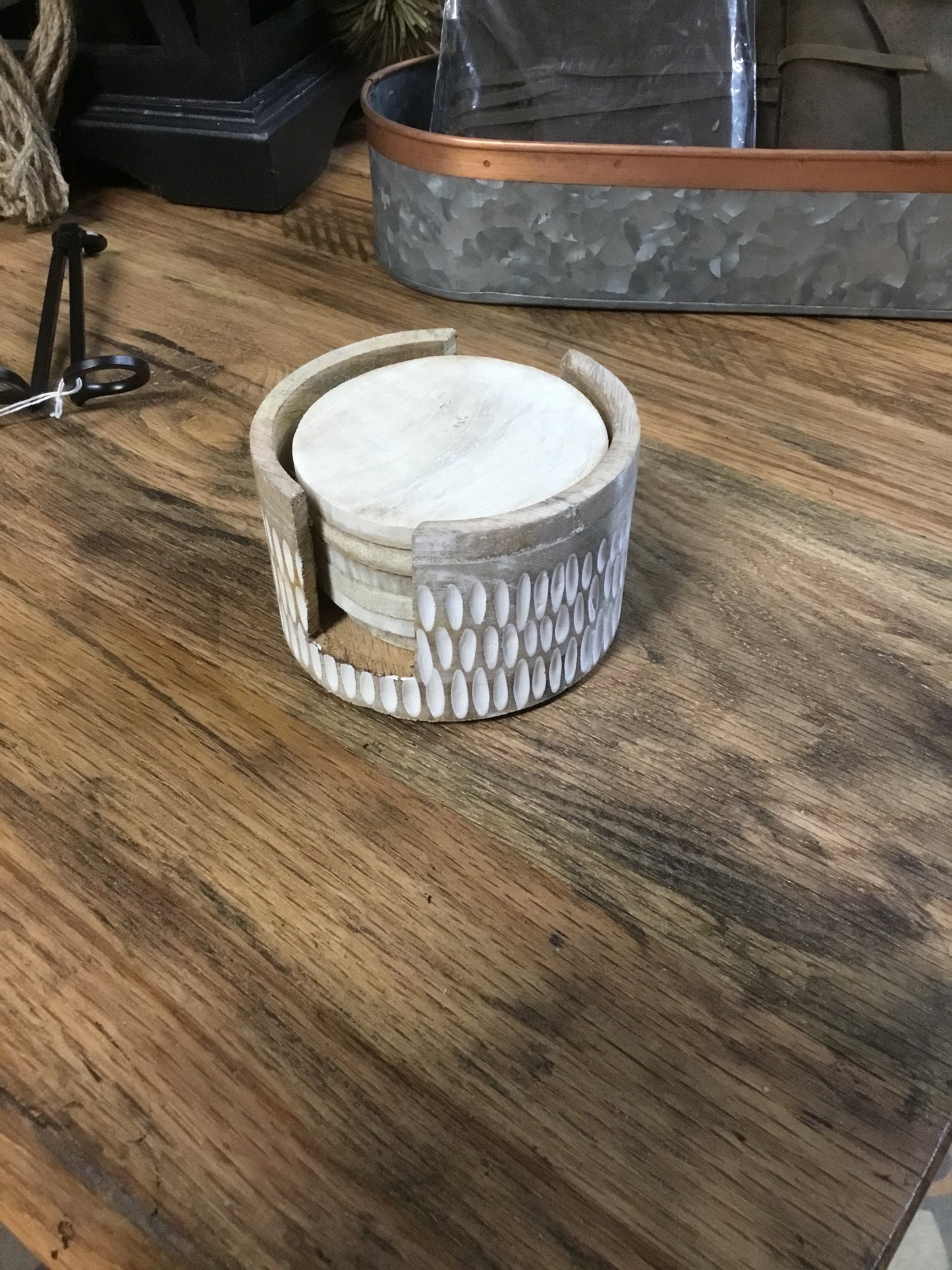 Pdne802 White Washed Carved Coasters