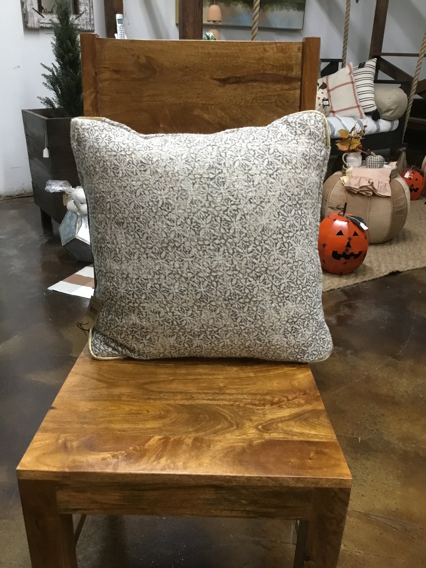 6 XM9841-CC 18" Square Cotton Pillow