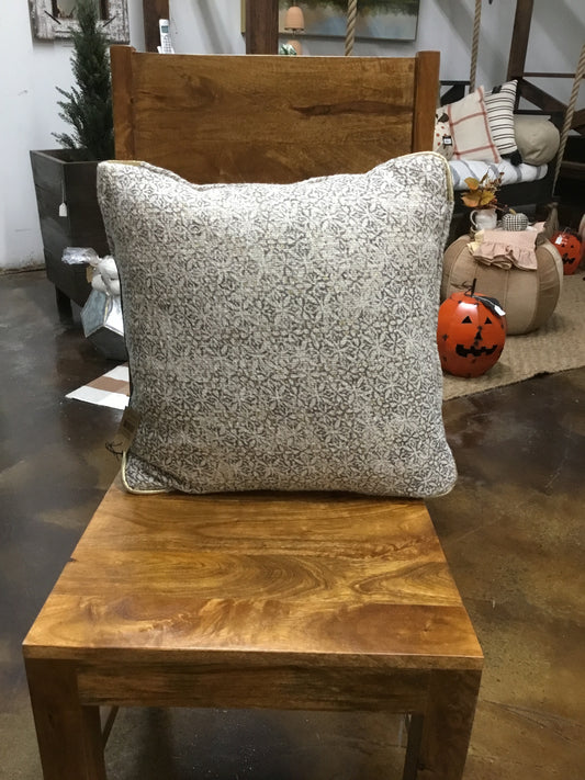 6 XM9841-CC 18" Square Cotton Pillow