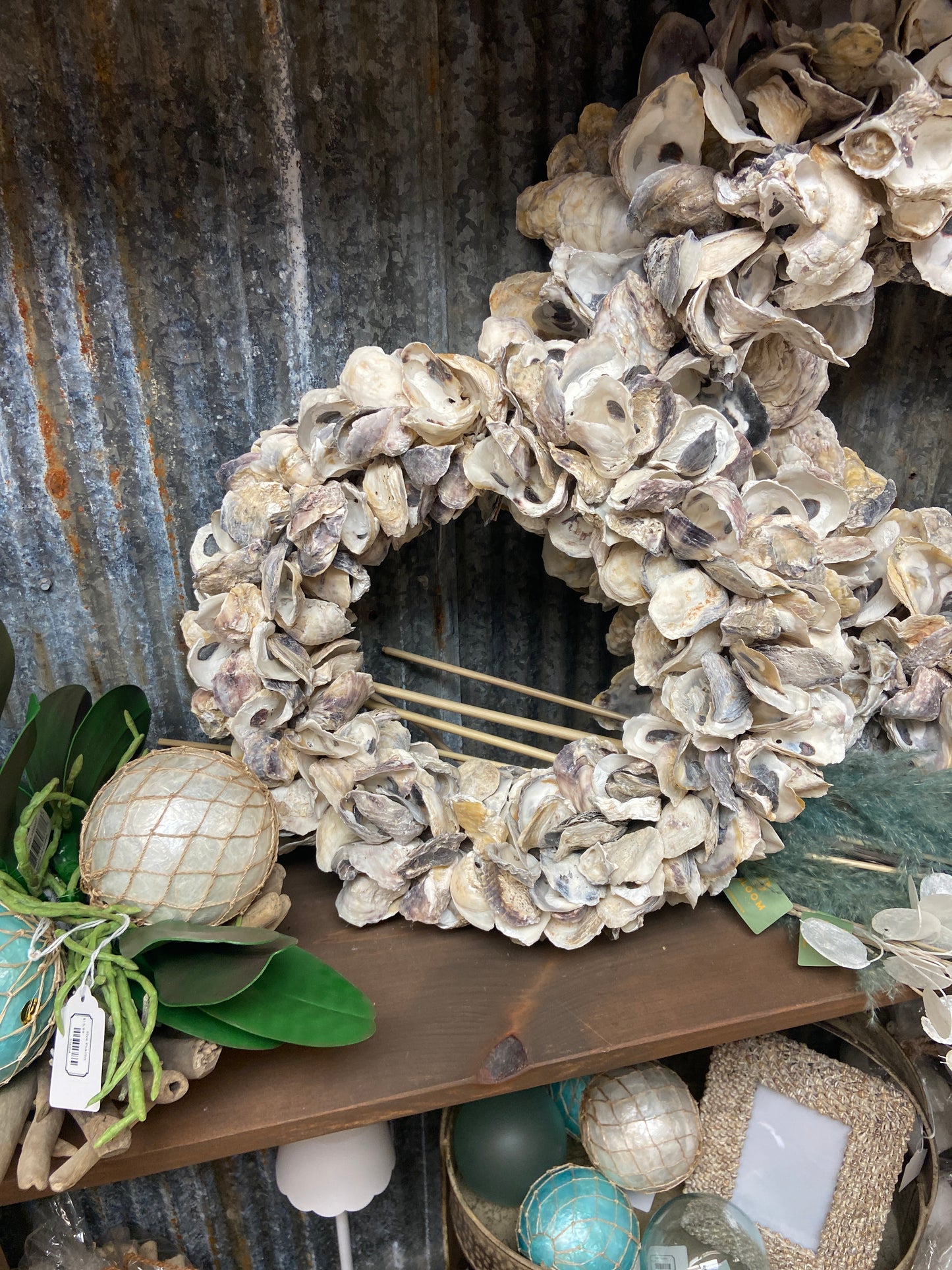 324216 Wreath 16" Round Oyster Shell.       (25)