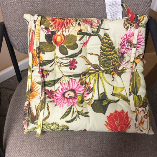 6 G16582 Eden Seat Cushion